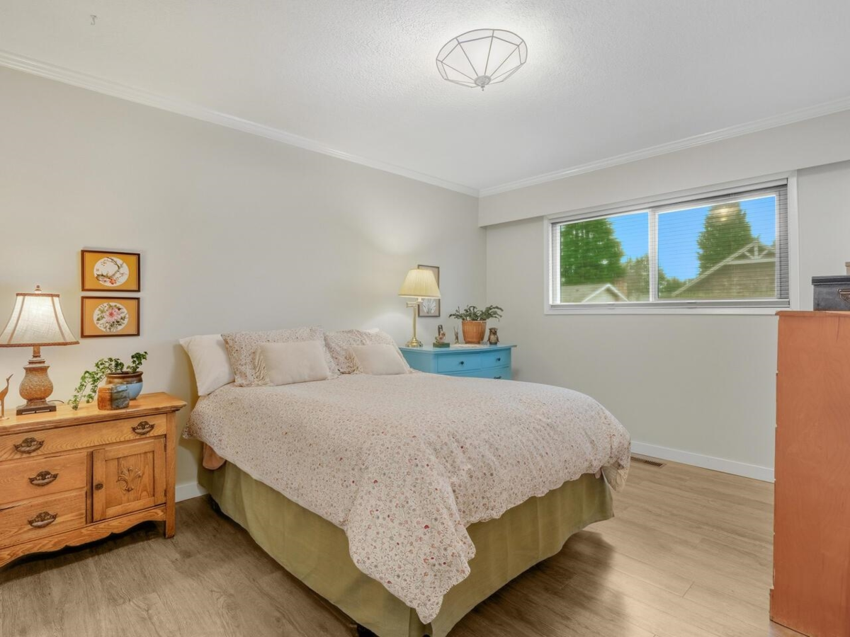 Guest Bathroom Photo of 8884 Hadden Street, Langley, BC