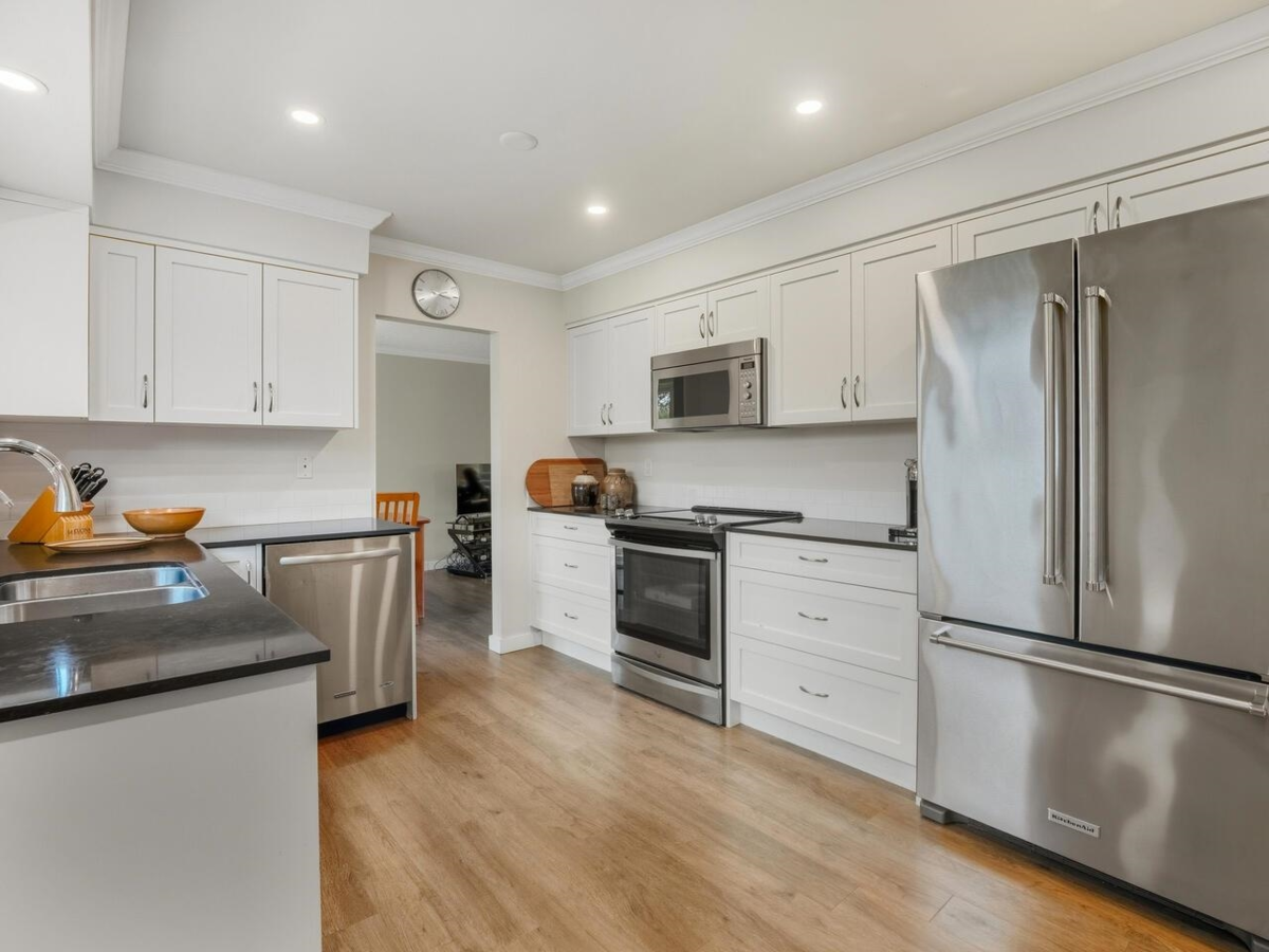 Primary Bathroom Photo of 8884 Hadden Street, Langley, BC