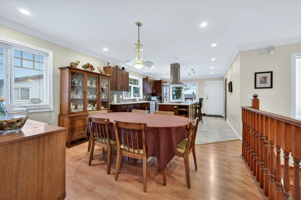 Family Room Photo of 10014 156 Street, Surrey, BC