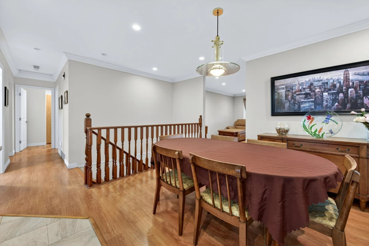 Living Room Photo of 10014 156 Street, Surrey, BC