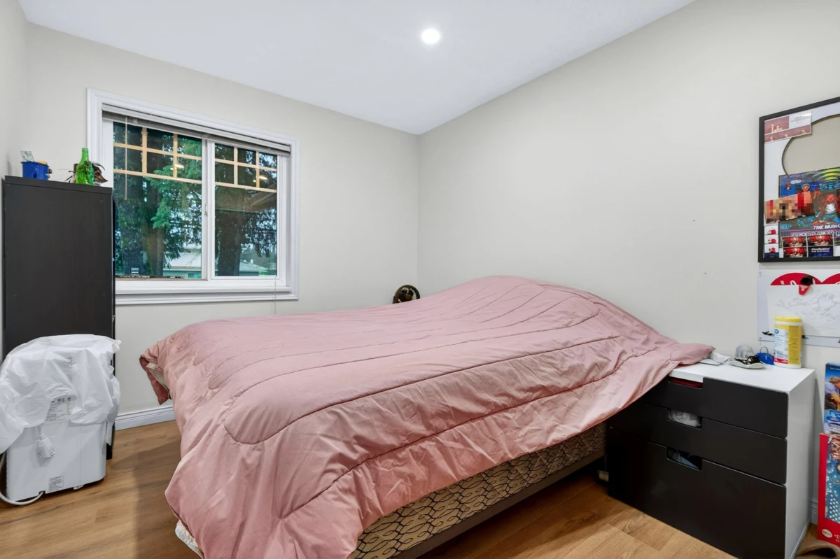 Mudroom Photo of 10014 156 Street, Surrey, BC