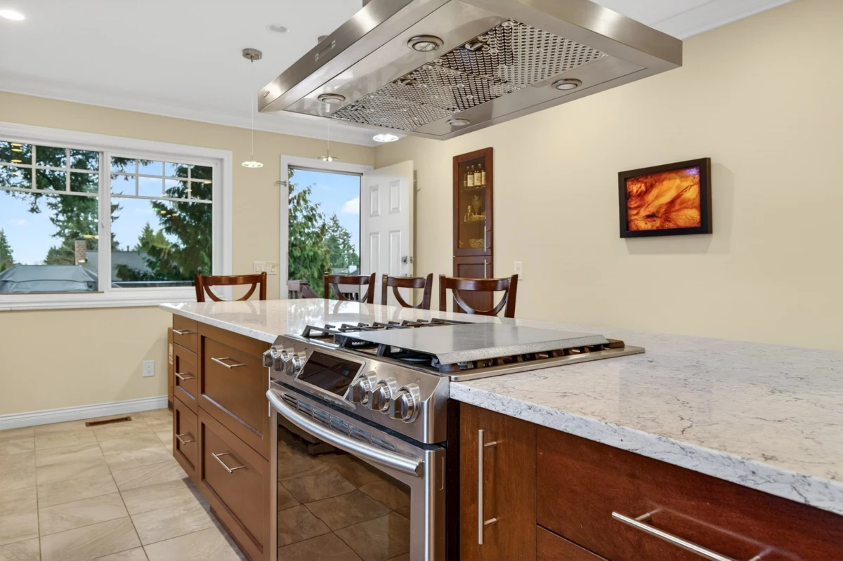 Walk-In Closet Photo of 10014 156 Street, Surrey, BC