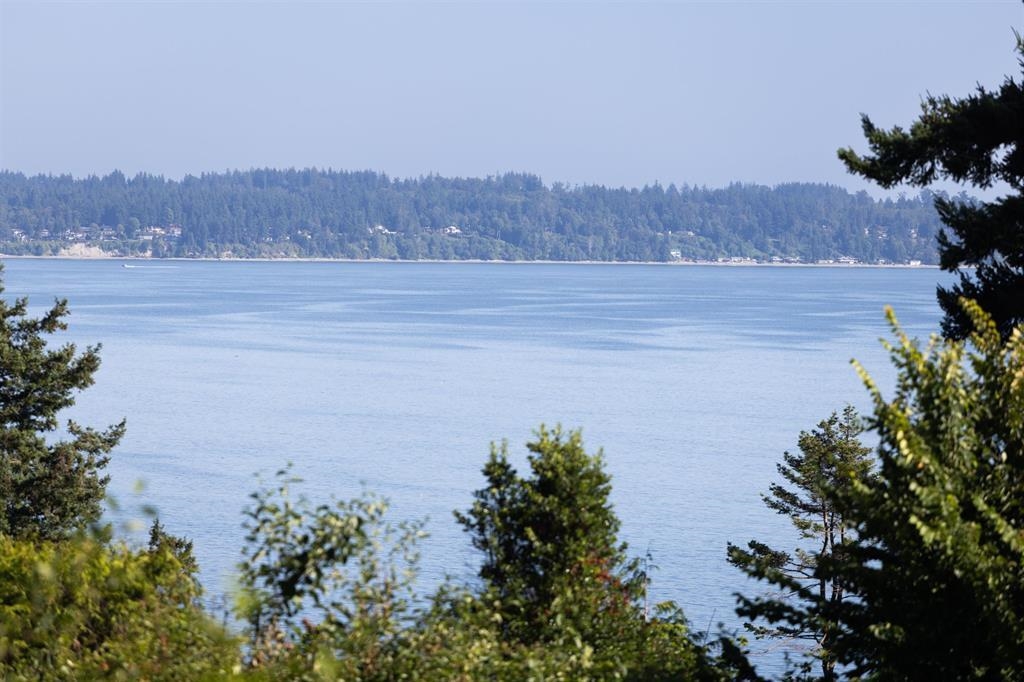 Backyard Photo of 13752 Marine Drive, White Rock, BC