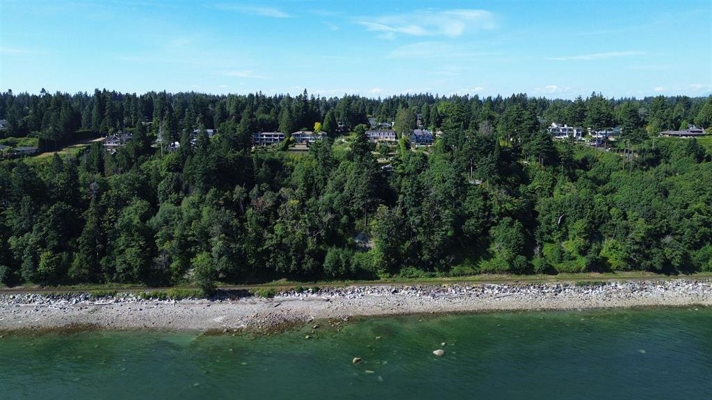 Basement Recreation Room Photo of 13752 Marine Drive, White Rock, BC