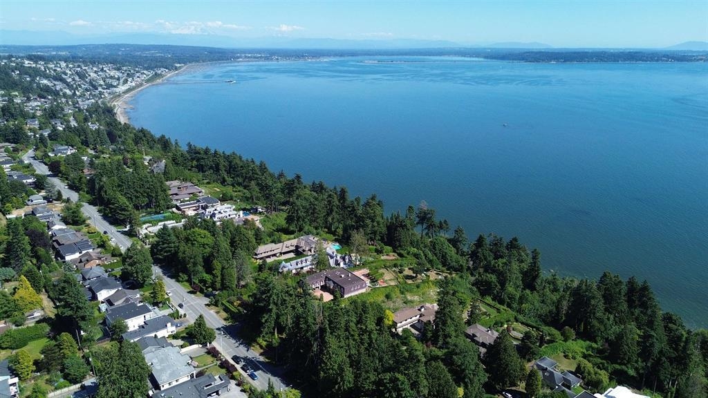 Bedroom 3 Photo of 13752 Marine Drive, White Rock, BC