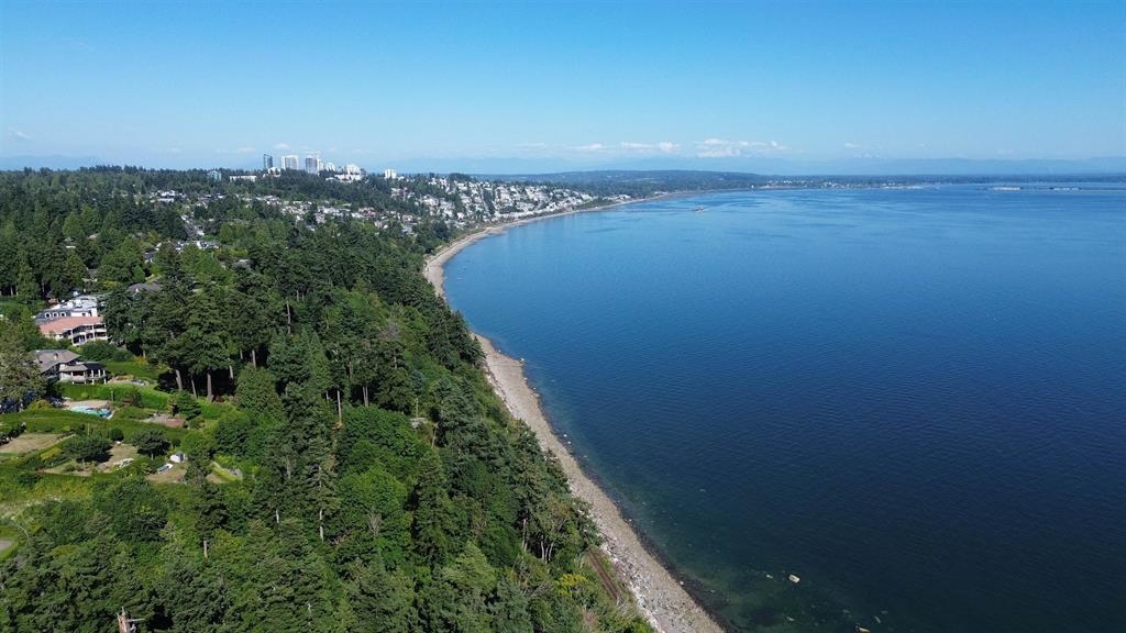Breakfast Nook Photo of 13752 Marine Drive, White Rock, BC