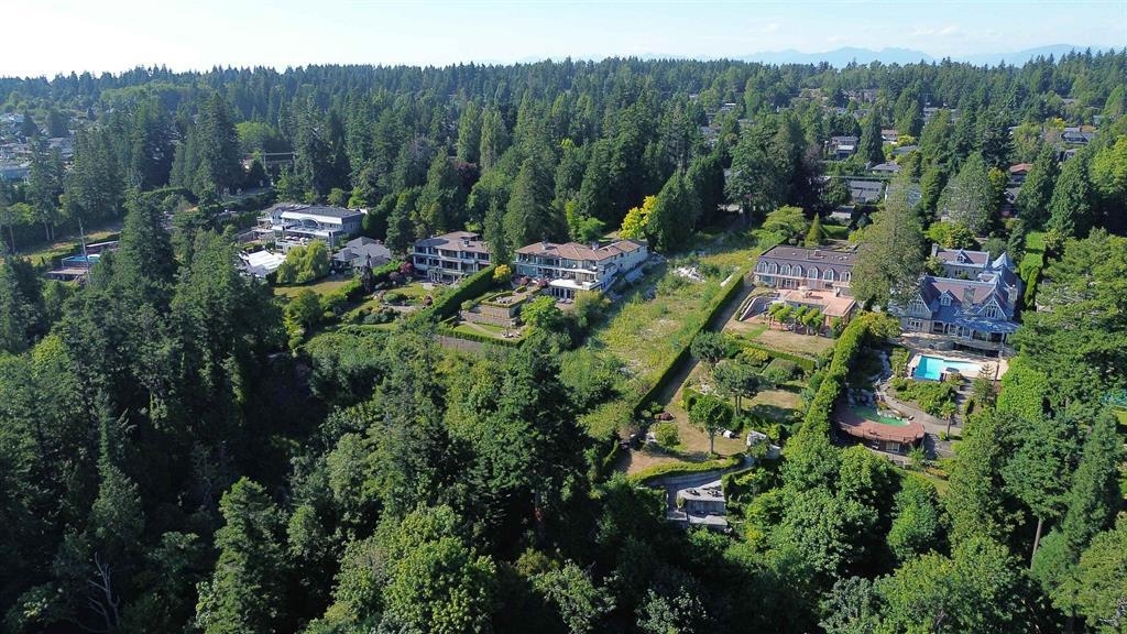 Hallway Photo of 13752 Marine Drive, White Rock, BC