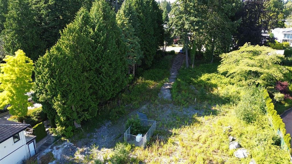 Laundry Room Photo of 13752 Marine Drive, White Rock, BC