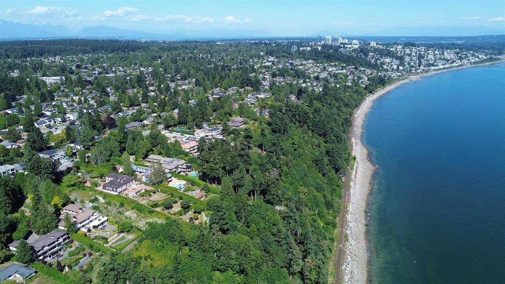 Mudroom Photo of 13752 Marine Drive, White Rock, BC