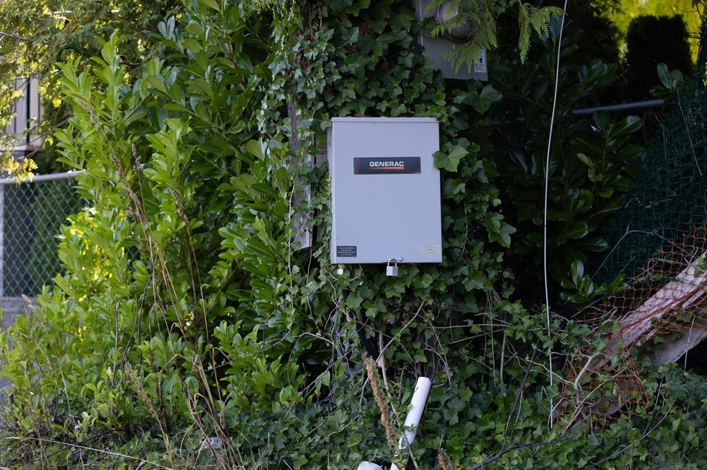 Walk-In Closet Photo of 13752 Marine Drive, White Rock, BC
