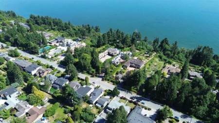 Family Room Photo of 13752 Marine Drive, White Rock, BC
