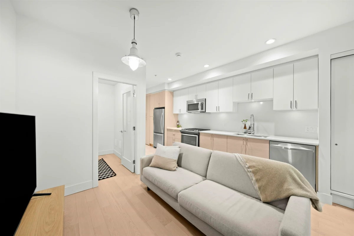 Primary Bathroom Photo of 1419 E 1st Avenue, Vancouver, BC