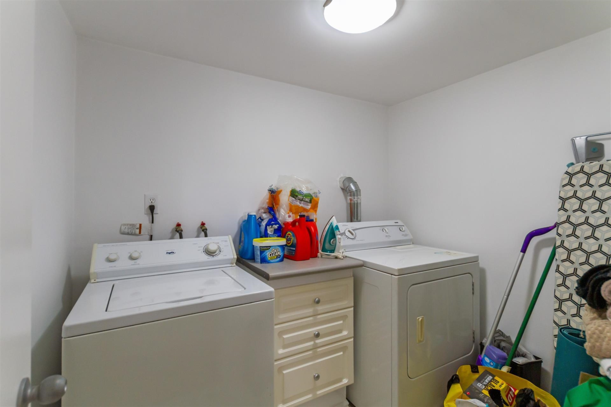 Entry Foyer Photo of 1925 Adanac Street, Vancouver, BC