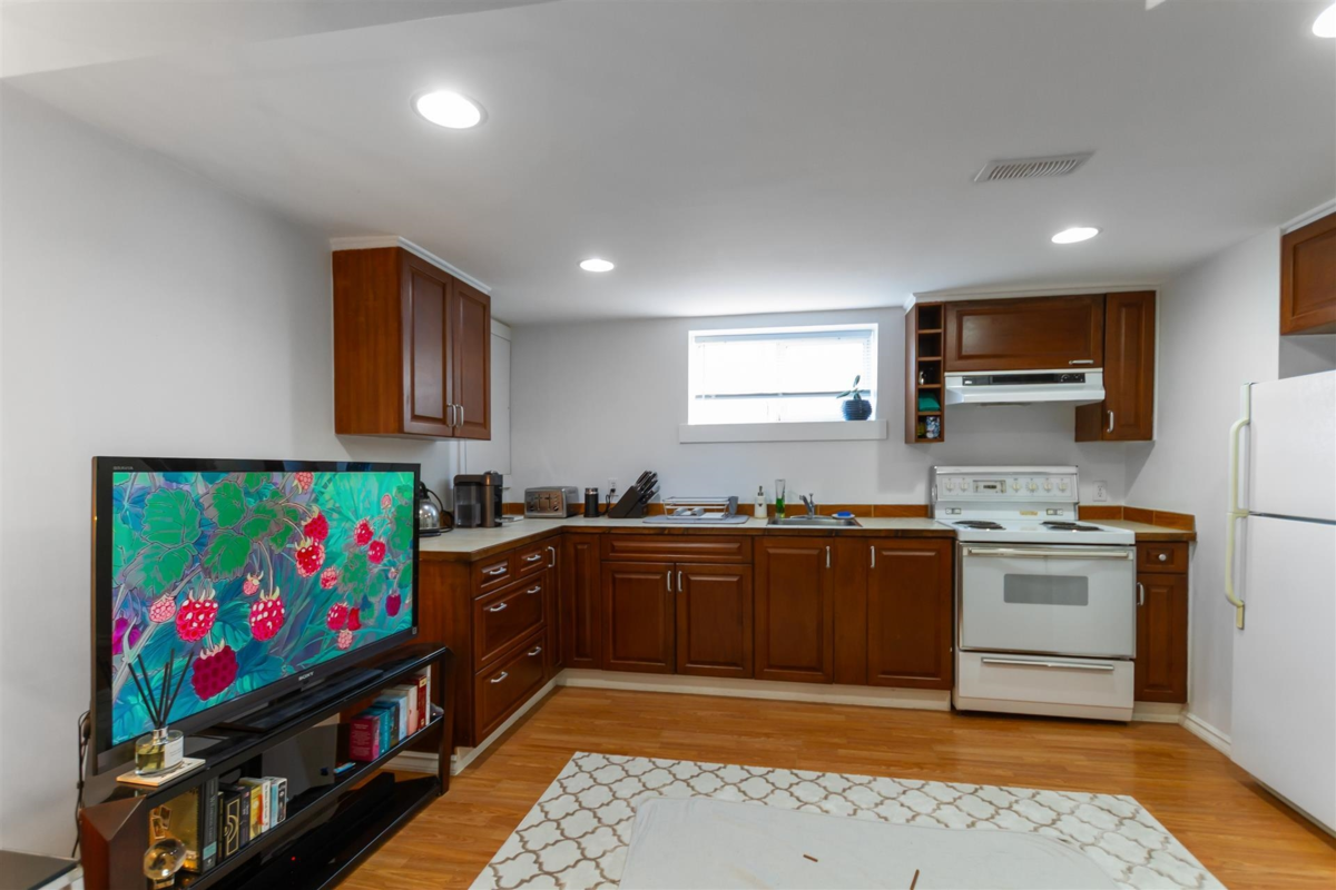 Guest Bathroom Photo of 1925 Adanac Street, Vancouver, BC