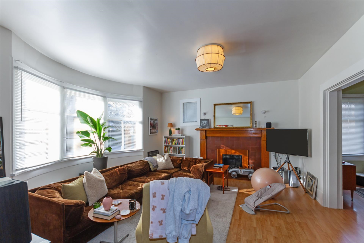 Kitchen Island Photo of 1925 Adanac Street, Vancouver, BC
