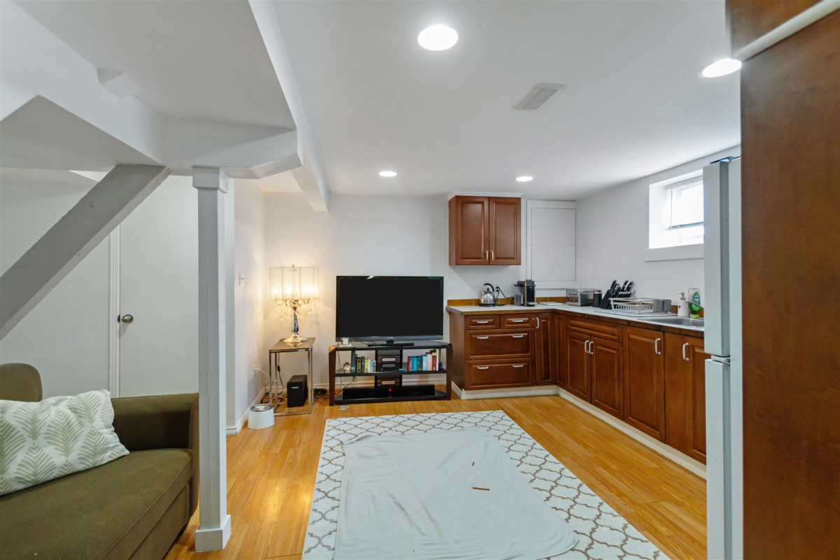 Powder Room Photo of 1925 Adanac Street, Vancouver, BC