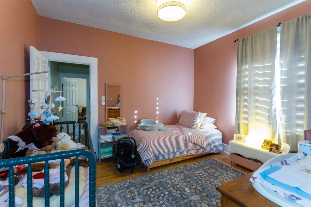 Primary Bathroom Photo of 1925 Adanac Street, Vancouver, BC