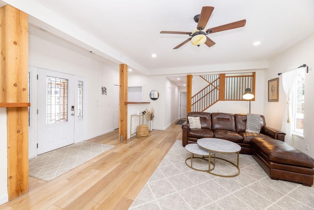 Breakfast Nook Photo of 6251 Jasper Road, Sechelt, BC