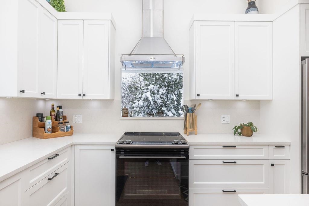 Entry Foyer Photo of 6251 Jasper Road, Sechelt, BC