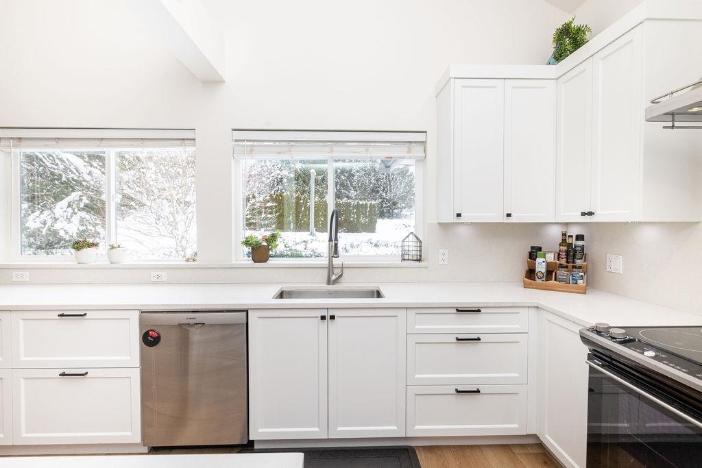 Living Room Photo of 6251 Jasper Road, Sechelt, BC