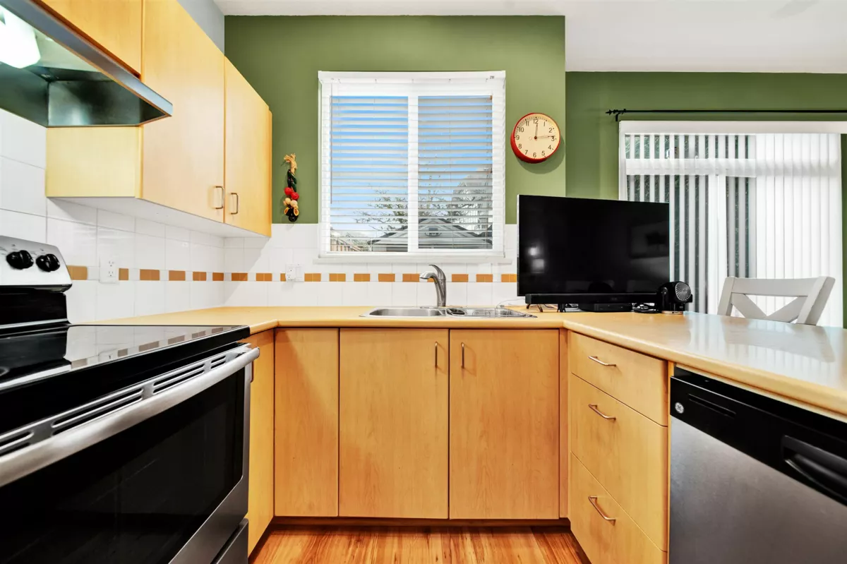 Guest Bathroom Photo of 74 6465 184a Street, Surrey, BC