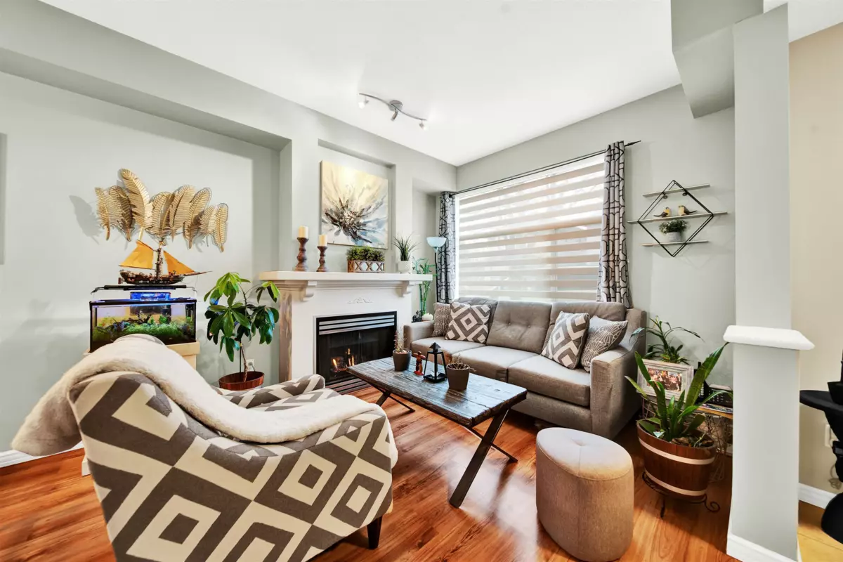 Kitchen Photo of 74 6465 184a Street, Surrey, BC