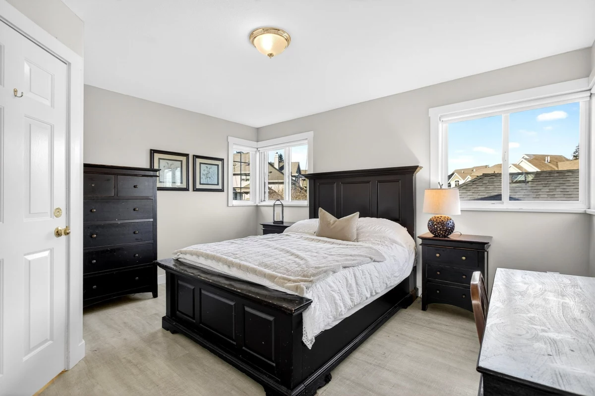 Hot Tub / Spa Photo of 1065 King George Boulevard, Surrey, BC