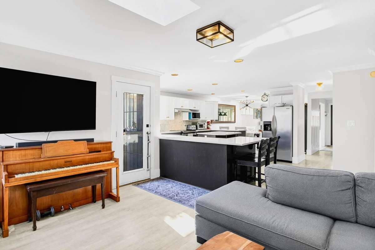 Laundry Room Photo of 1065 King George Boulevard, Surrey, BC