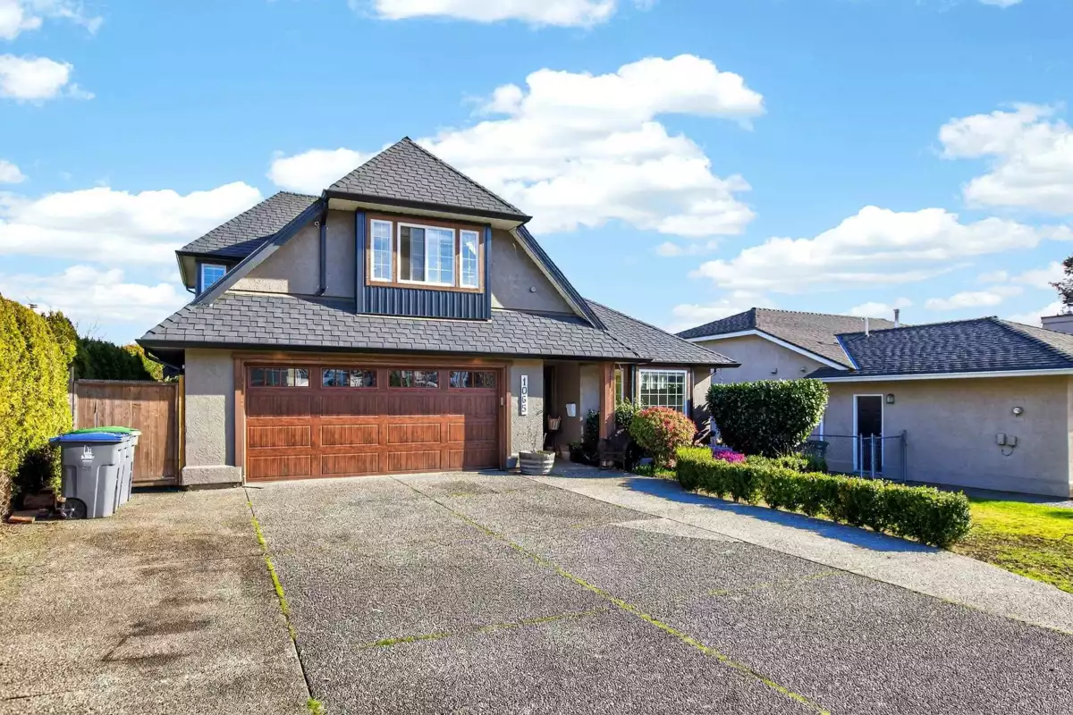 Living Room Photo of 1065 King George Boulevard, Surrey, BC