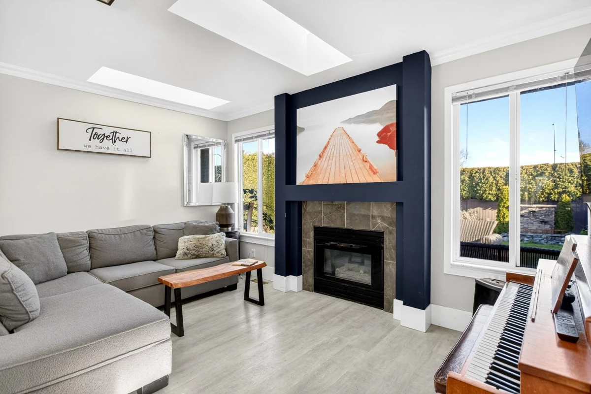 Loft / Bonus Room Photo of 1065 King George Boulevard, Surrey, BC