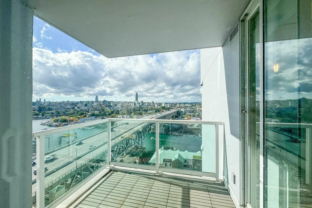 Loft / Bonus Room Photo of 2207 1500 Howe Street, Vancouver, BC