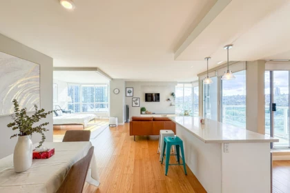 2207 1500 Howe Street, Vancouver, BC