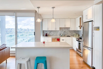 Kitchen Island Photo of 2207 1500 Howe Street, Vancouver, BC