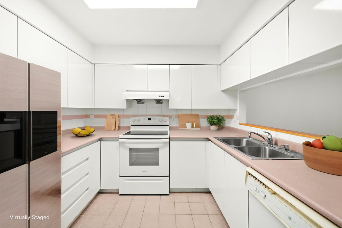 Bedroom 3 Photo of 1101 9623 Manchester Drive, Burnaby, BC