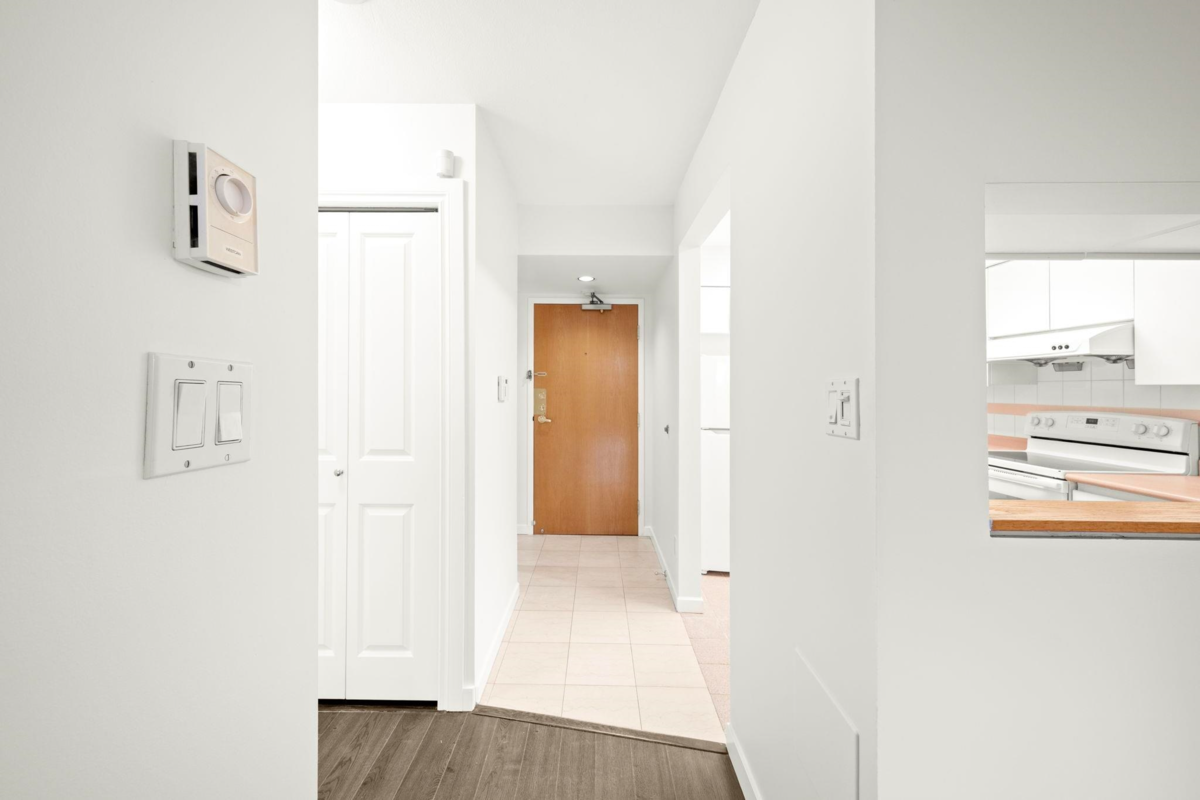 Dining Area Photo of 1101 9623 Manchester Drive, Burnaby, BC