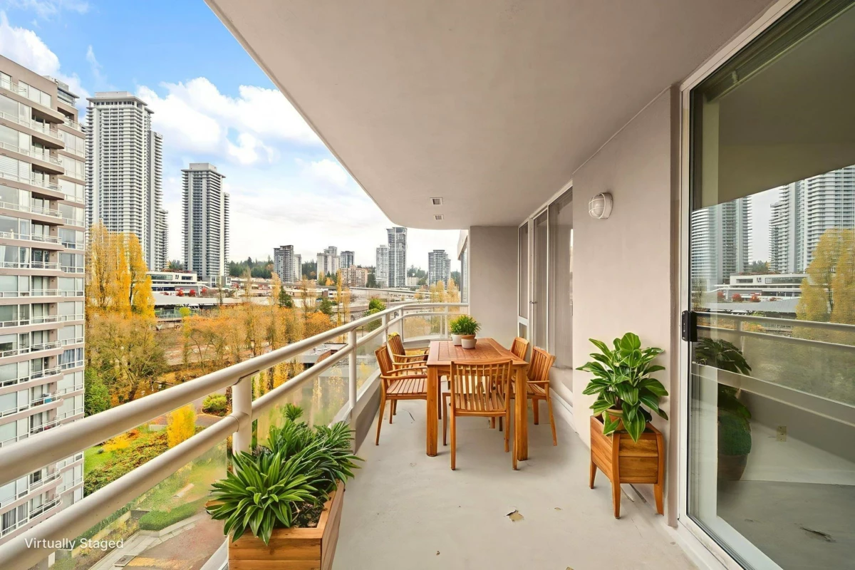 Family Room Photo of 1101 9623 Manchester Drive, Burnaby, BC