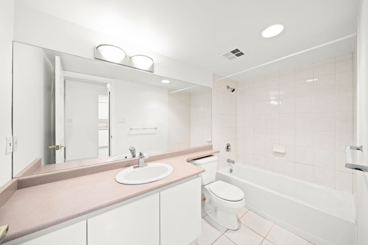 Guest Bathroom Photo of 1101 9623 Manchester Drive, Burnaby, BC