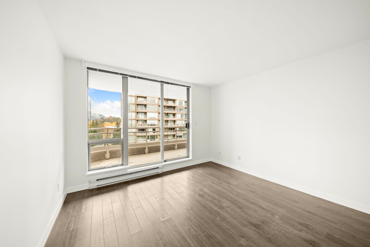 Kitchen Photo of 1101 9623 Manchester Drive, Burnaby, BC