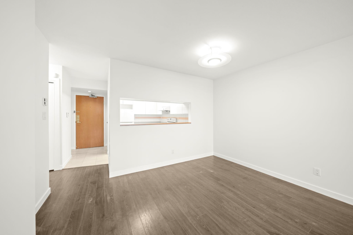 Primary Bedroom Photo of 1101 9623 Manchester Drive, Burnaby, BC