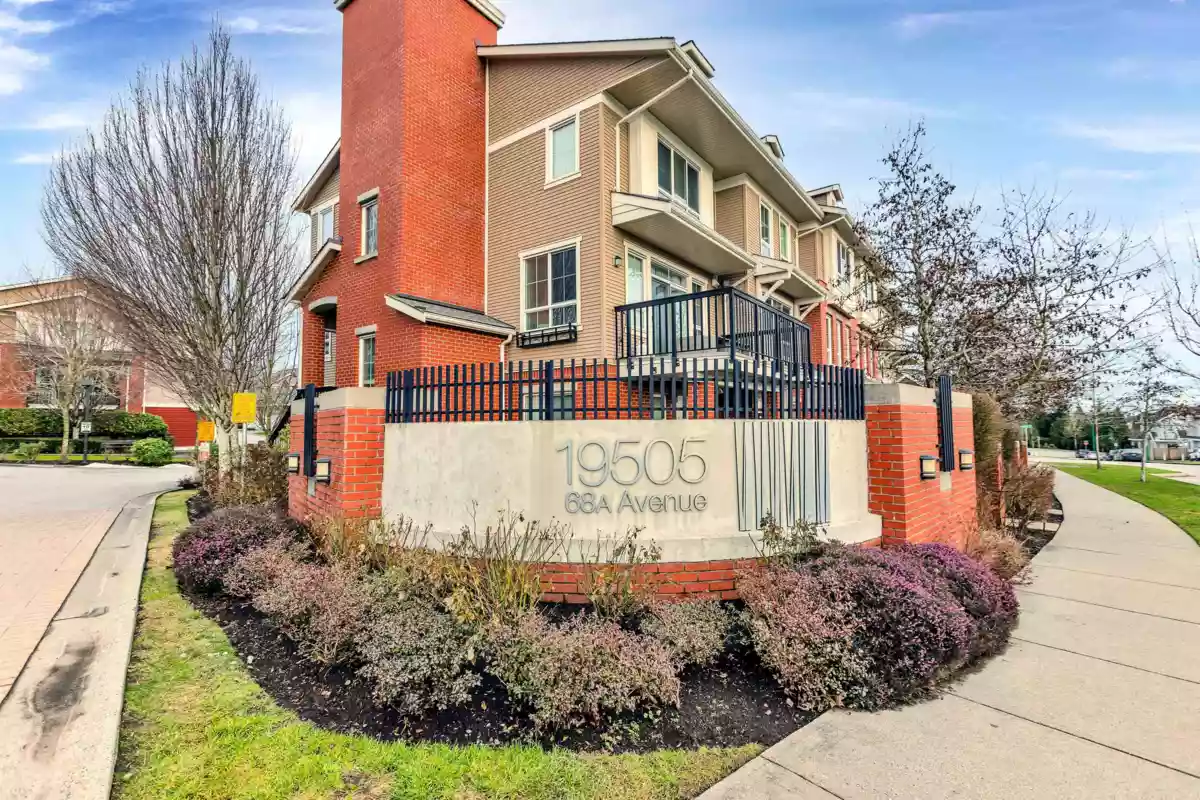 Basement Recreation Room Photo of 6 19505 68a Avenue, Surrey, BC