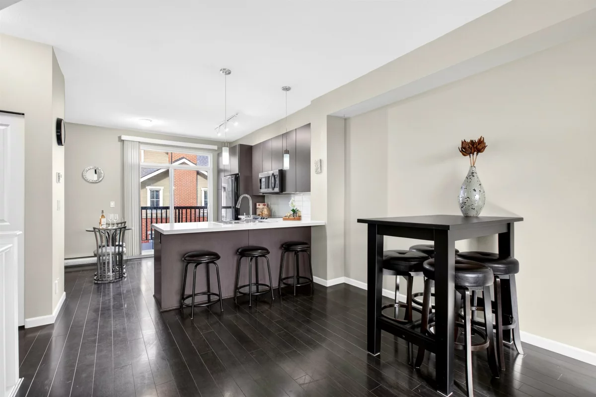 Dining Area Photo of 6 19505 68a Avenue, Surrey, BC