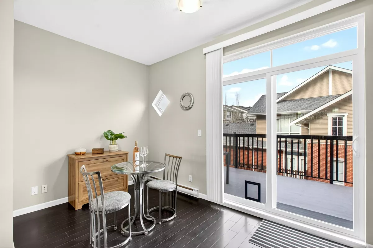 Kitchen Photo of 6 19505 68a Avenue, Surrey, BC