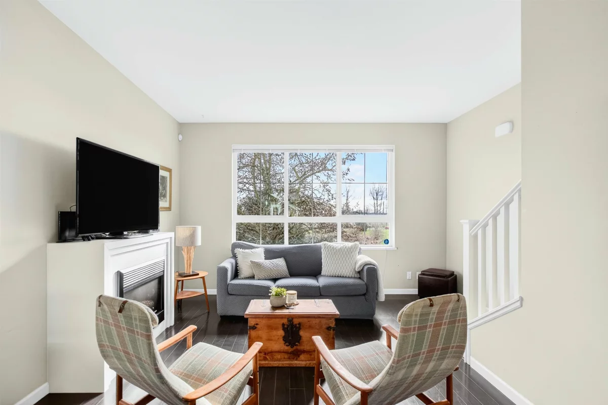 Primary Bathroom Photo of 6 19505 68a Avenue, Surrey, BC