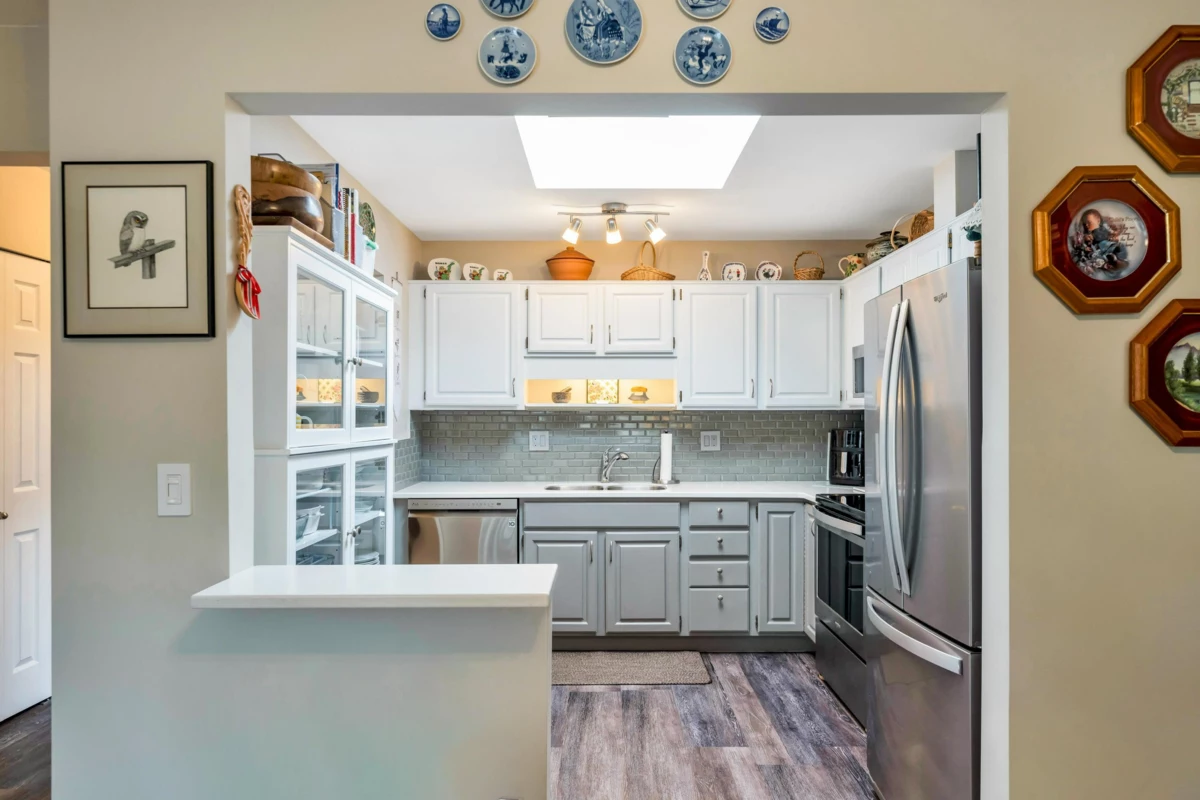 Bedroom 3 Photo of 306 14950 Thrift Avenue, White Rock, BC