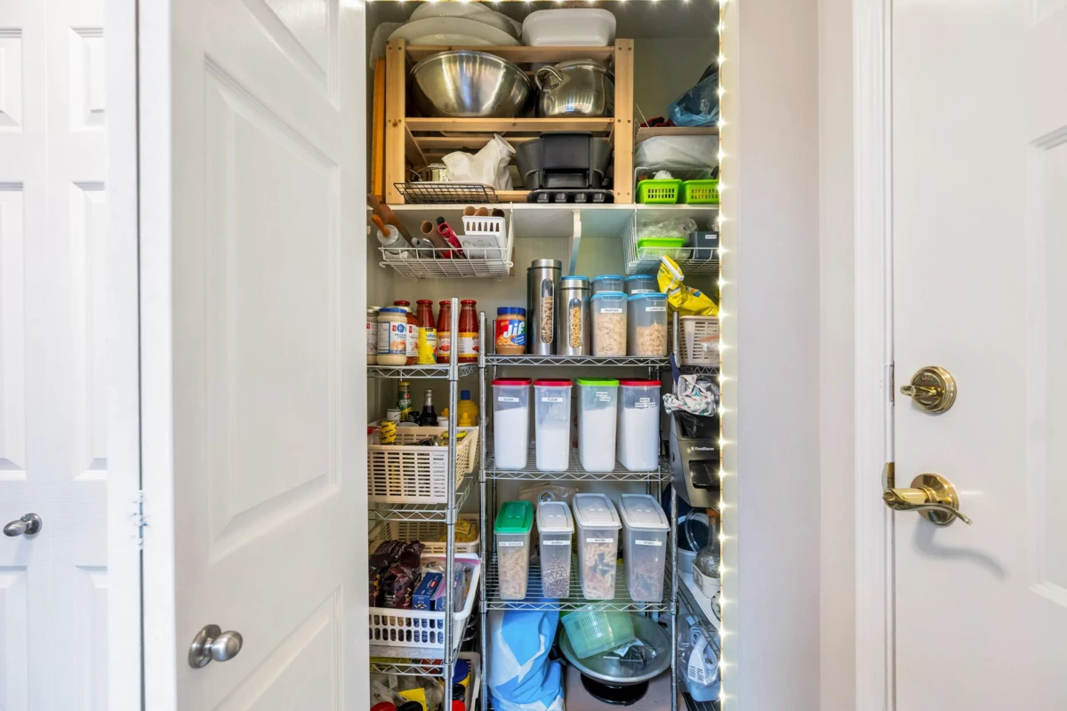 Bedroom 4 Photo of 306 14950 Thrift Avenue, White Rock, BC