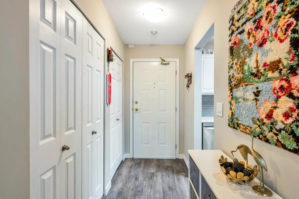 Guest Bathroom Photo of 306 14950 Thrift Avenue, White Rock, BC