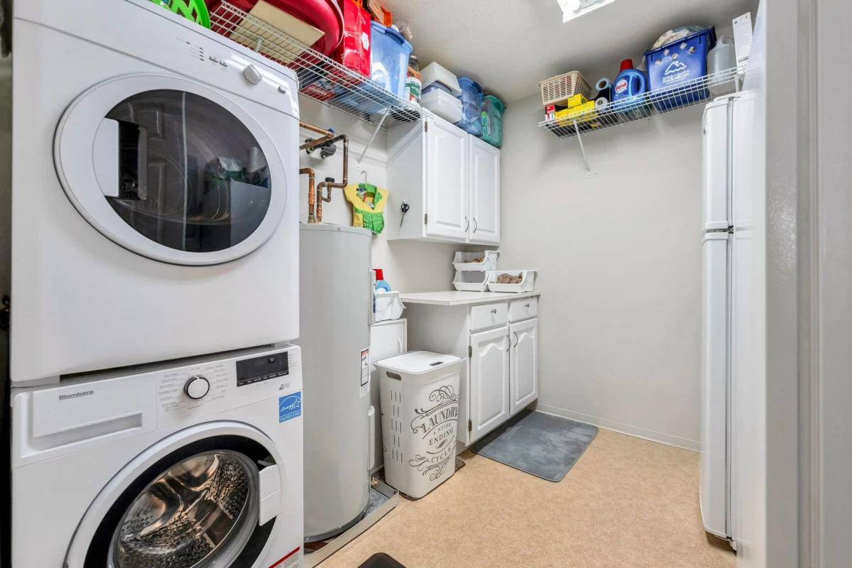 Hallway Photo of 306 14950 Thrift Avenue, White Rock, BC