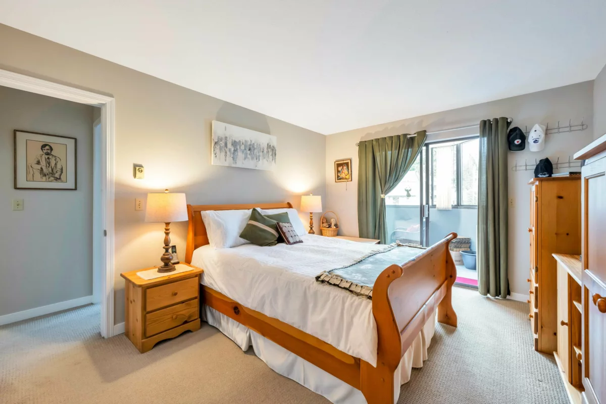 Laundry Room Photo of 306 14950 Thrift Avenue, White Rock, BC