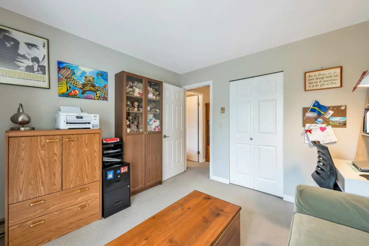 Office / Den Photo of 306 14950 Thrift Avenue, White Rock, BC