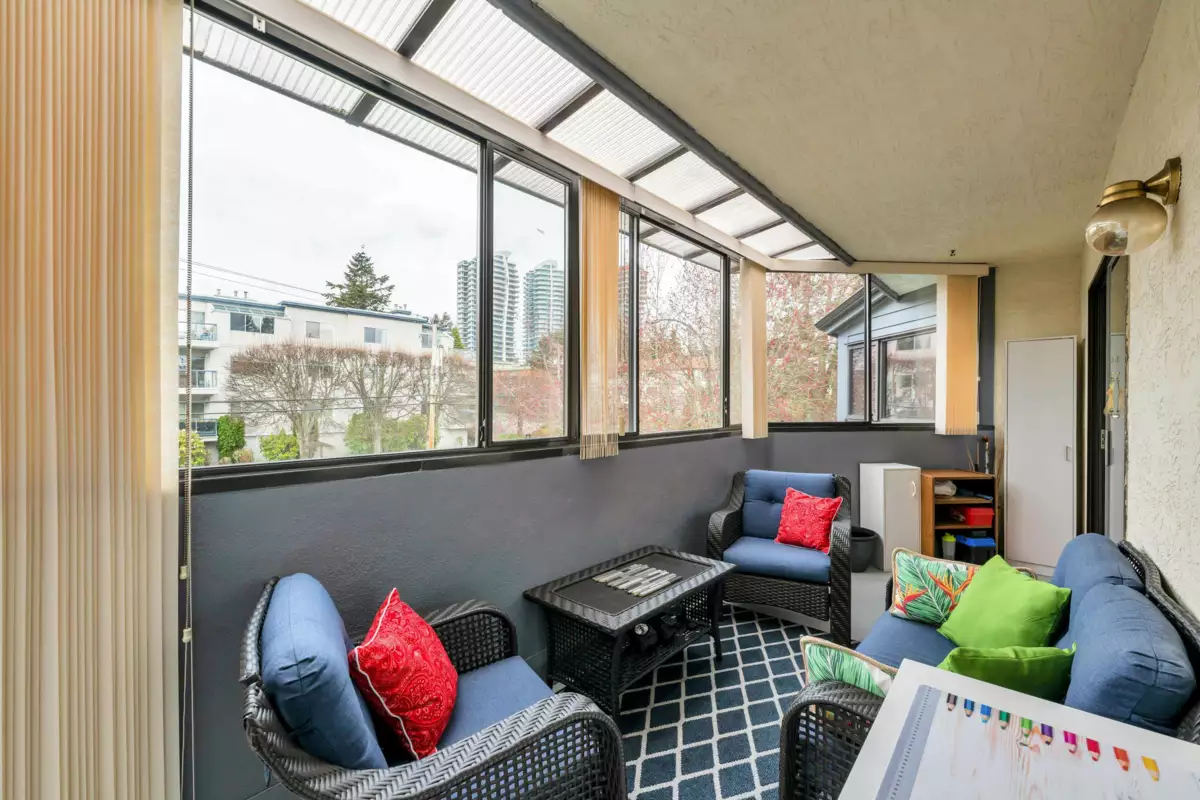 Outdoor Deck Photo of 306 14950 Thrift Avenue, White Rock, BC